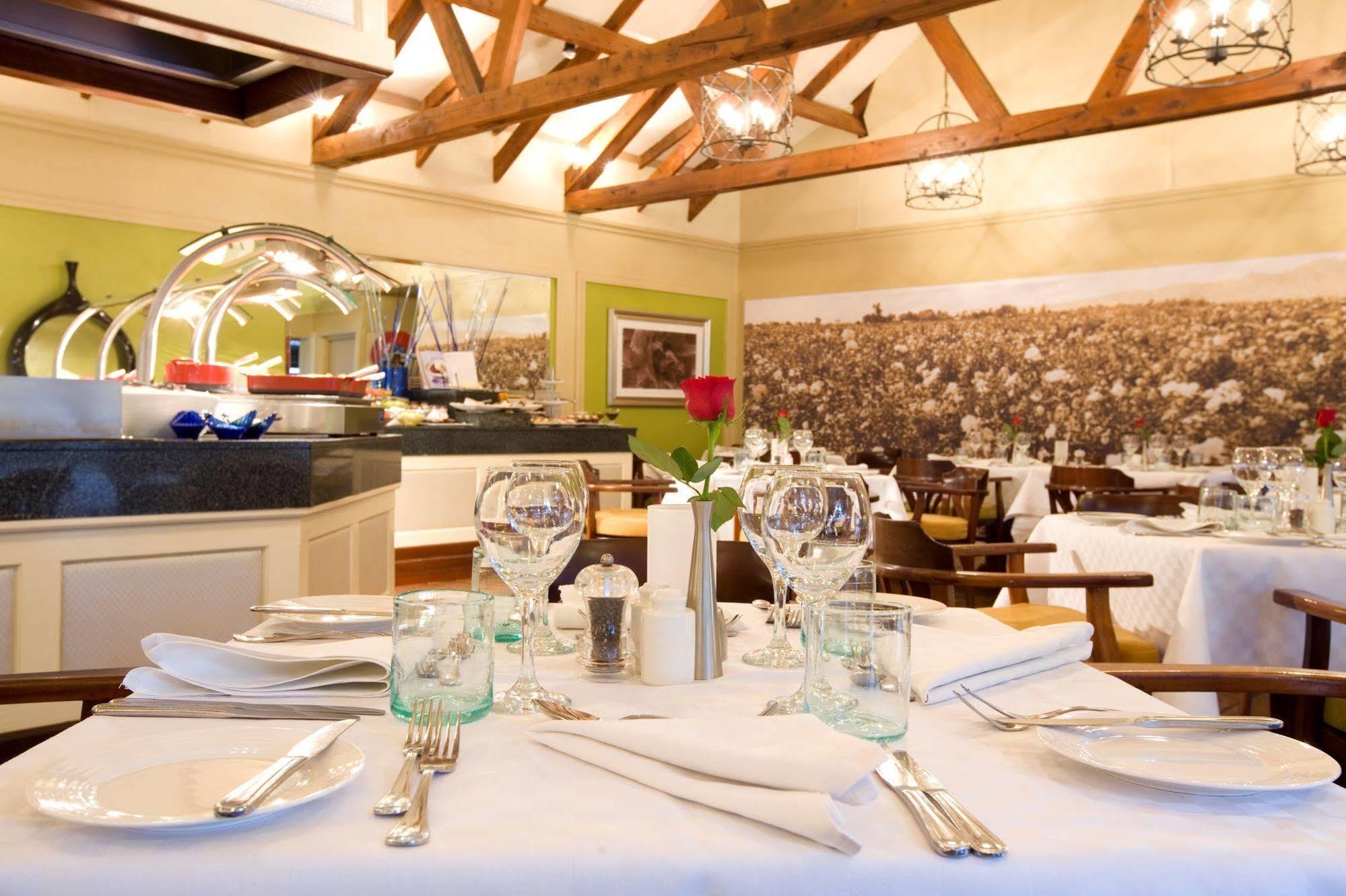 Southern Sun Mayfair Nairobi Bagian luar foto